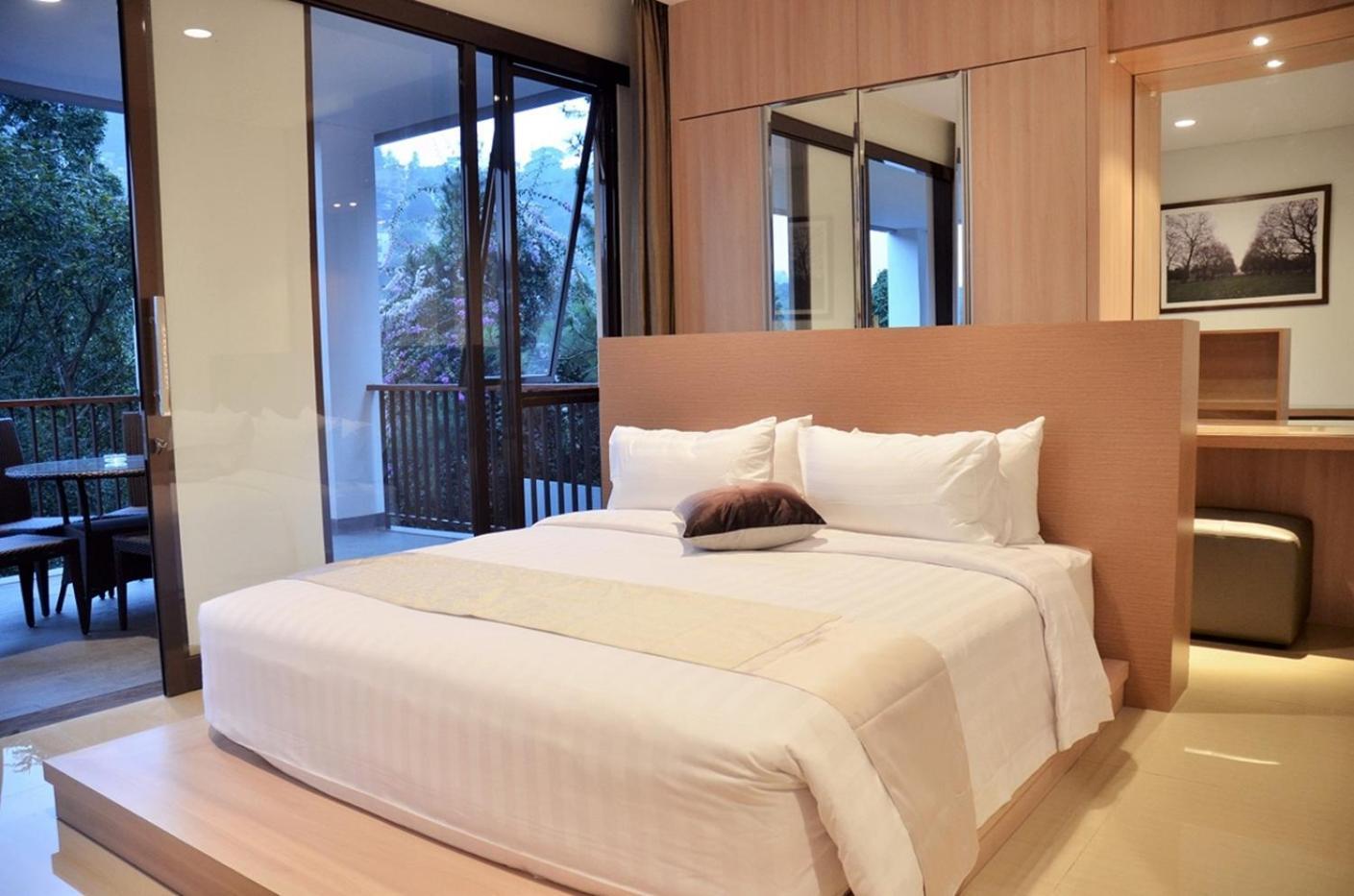 Narwastu Hill View Villa 6 Bedrooms With A Private Swimming Pool Bandung Eksteriør billede